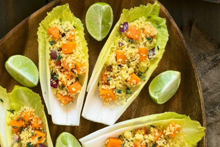 Kürbis-Couscous in Chicorée
