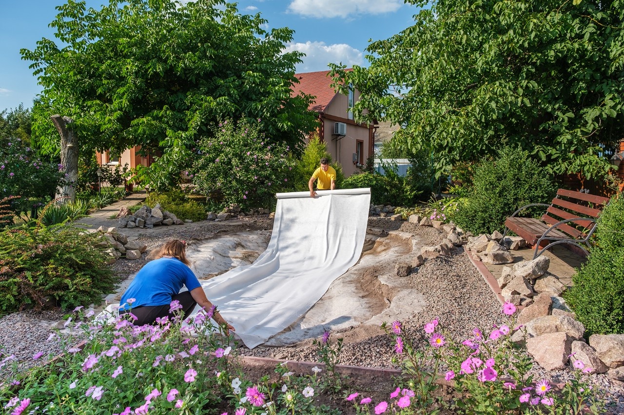 SchrittfürSchrittAnleitung für einen eigenen Teich im Garten